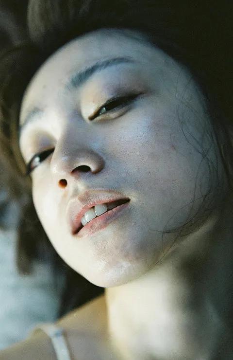 安达佑实的写真集"私生活"鉴赏