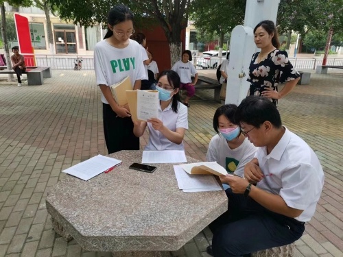 王因中心中学:特殊家访送给学生特别的爱