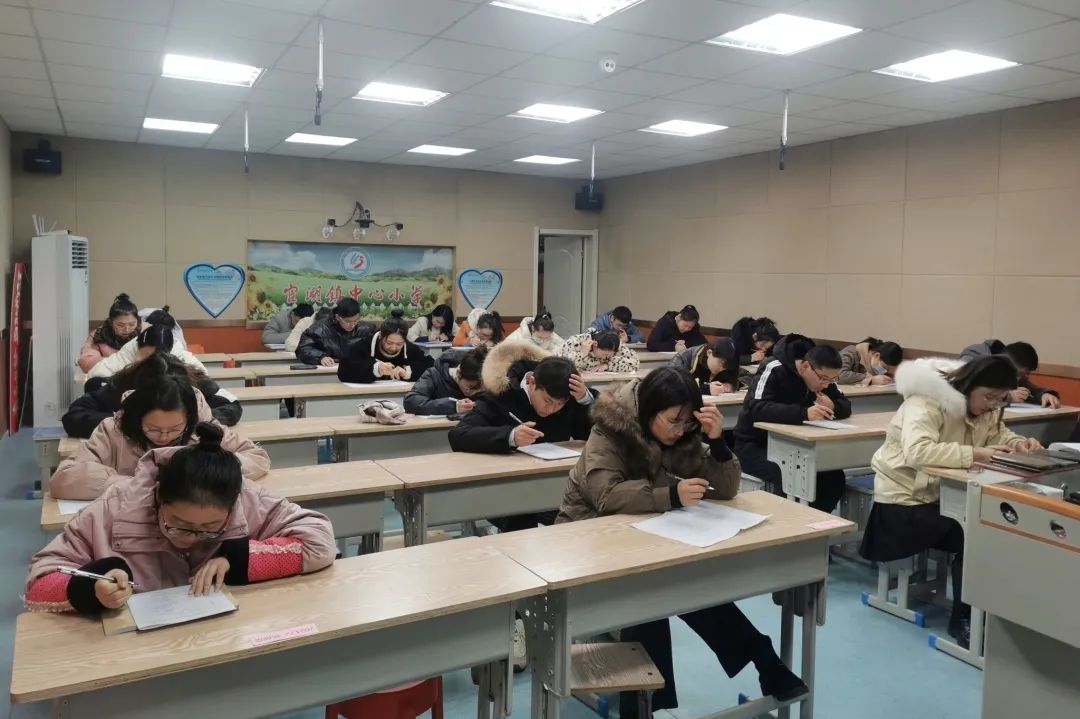 官湖中心小学举办首届班主任基本功大赛
