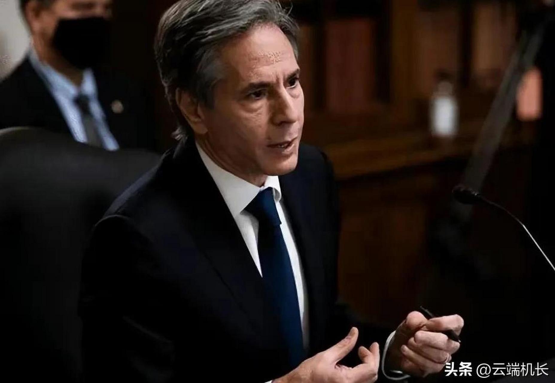 在亲爹的财富和继父的人脉双重加持下,可以说布林肯从一出生就注定了