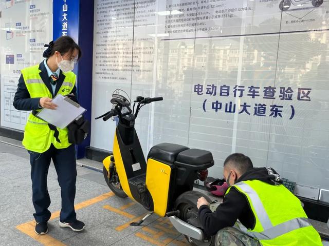 電單車上牌拒絕非法改裝廣州交警聯合市場監管部門嚴查電動自行車非法