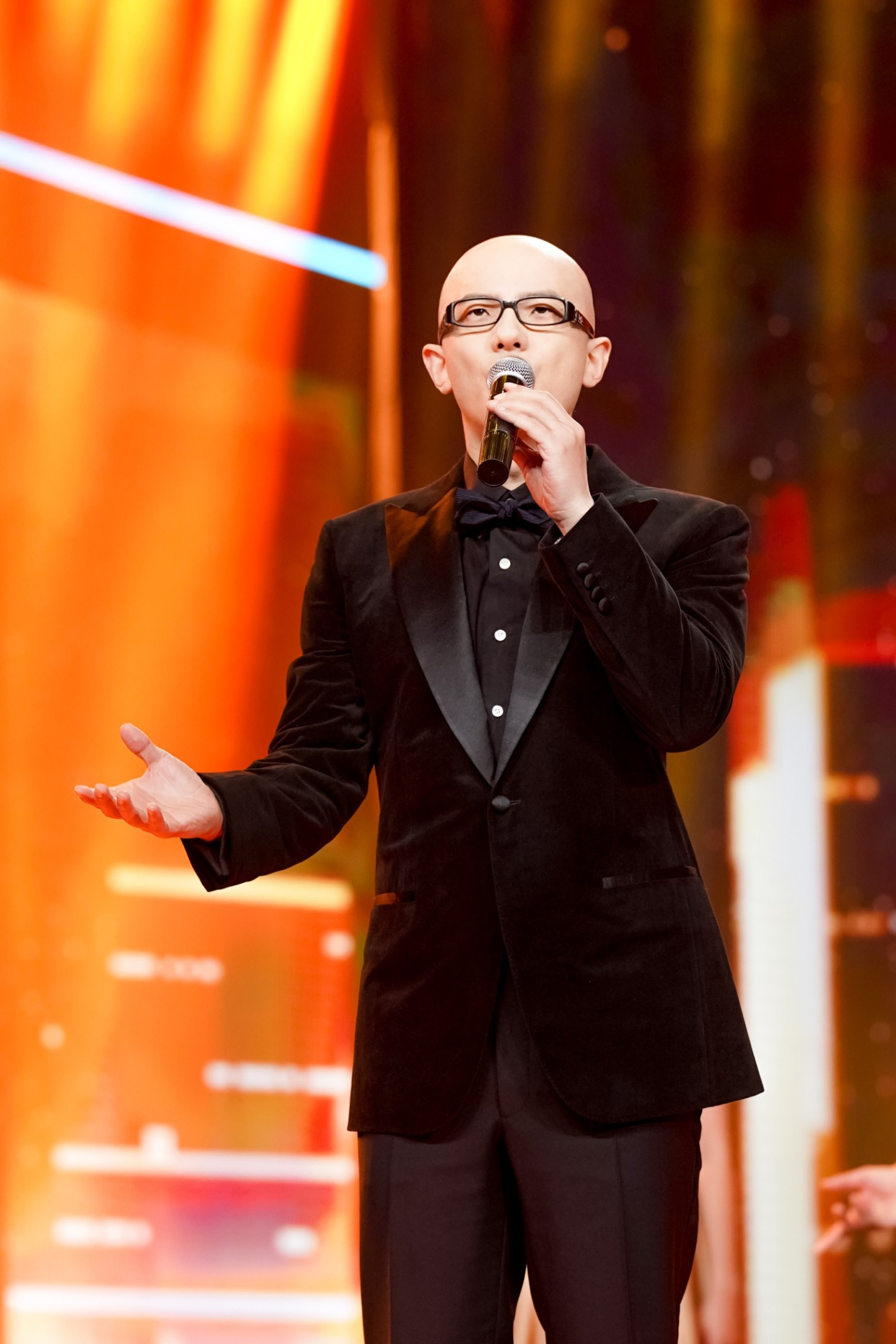 2021北京榜样颁奖典礼歌手平安献唱人民至上致敬榜样力量