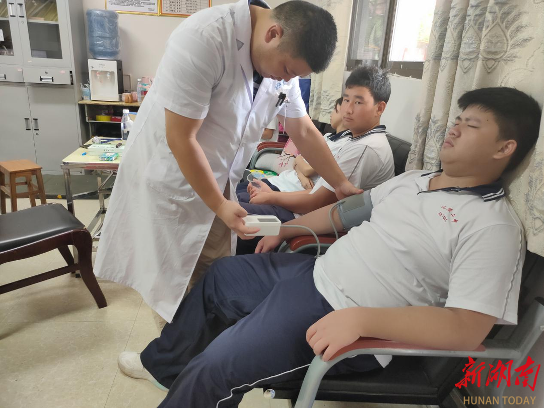 青春飞扬 医者护航——沅陵镇卫生院全力做好沅陵二中2023级新生军训