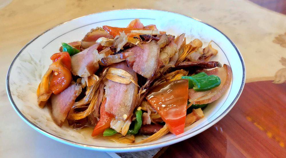 花开四川|新奇的吃花新"天花板",腊肉炒攀枝花!