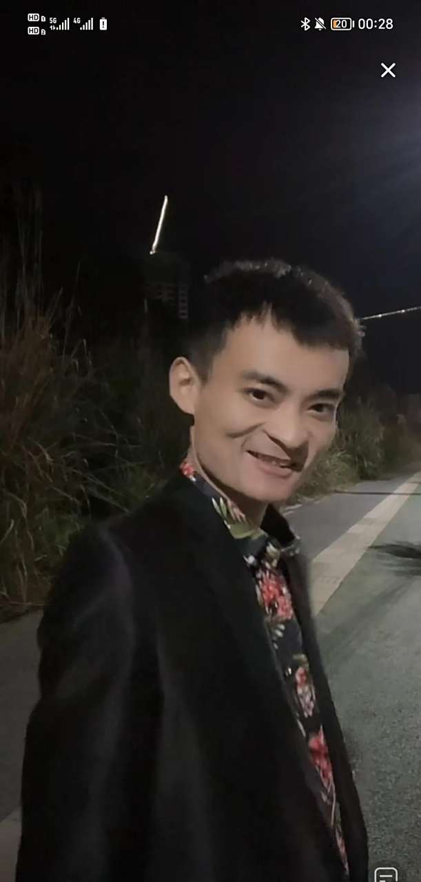 信不信给你阔到身上,这是四川省南充市的网红坤哥