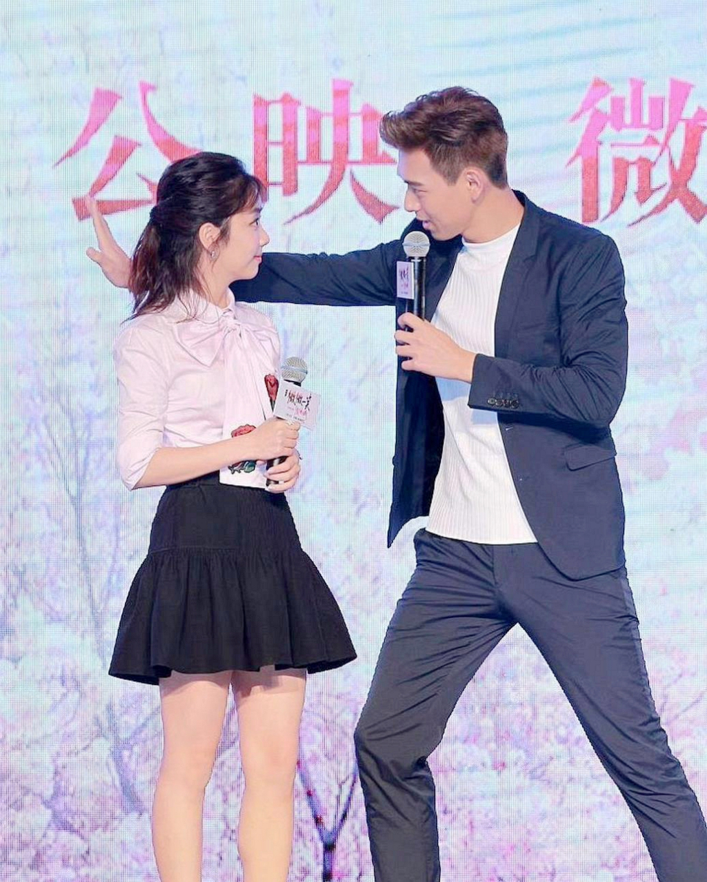 原来李现不只是在《去有风的地方》玩刘亦菲,在谭松韵的时候也很"幼稚