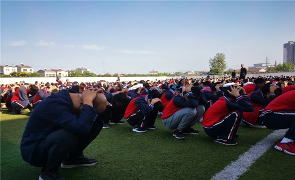 当阳市玉泉初级中学开展9.18防空安全演练活动