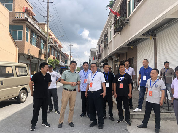 湖州钟管镇人大视察民生实事项目求实效