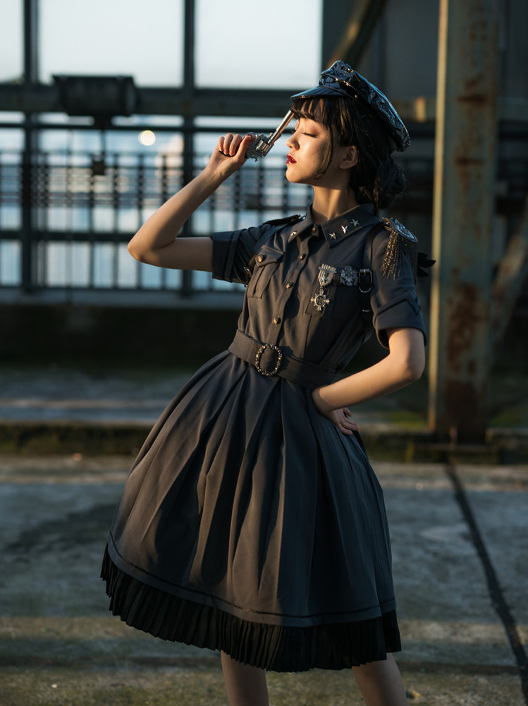 让lo娘一见倾心的"军lo"洛丽塔,优雅与帅气并存,难怪能火出圈