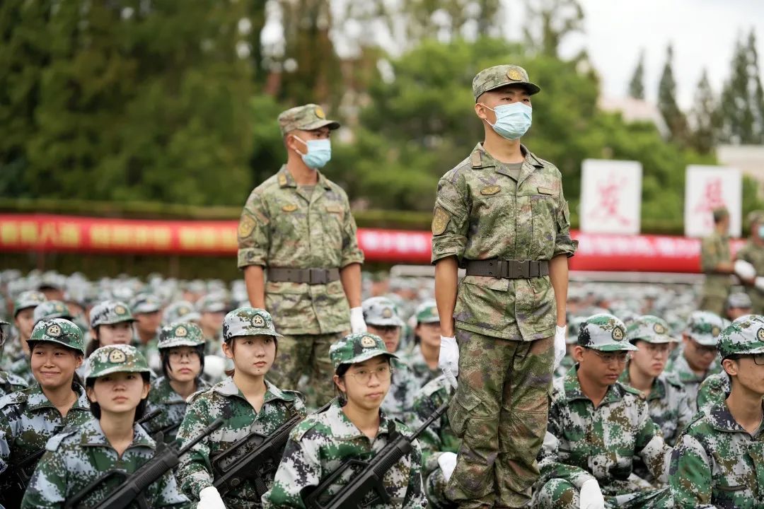 四校区24个连队3500名复旦学生,迎来军训大检阅!航拍来了