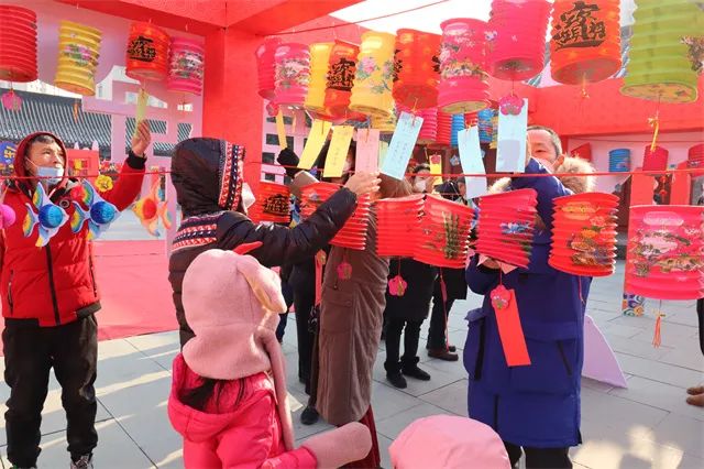 元宵节活动再上新舞狮猜灯谜做龙灯赏烟花