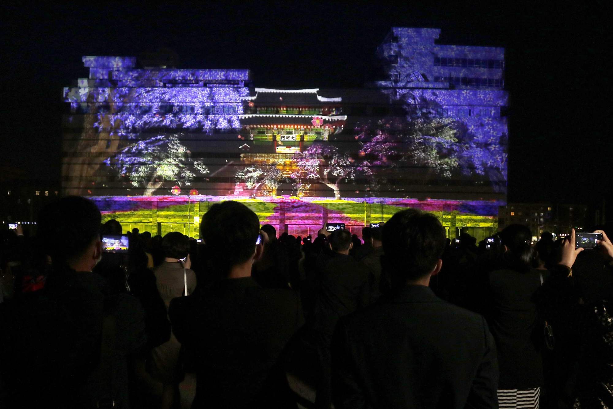朝鲜举行"太阳节"灯光展
