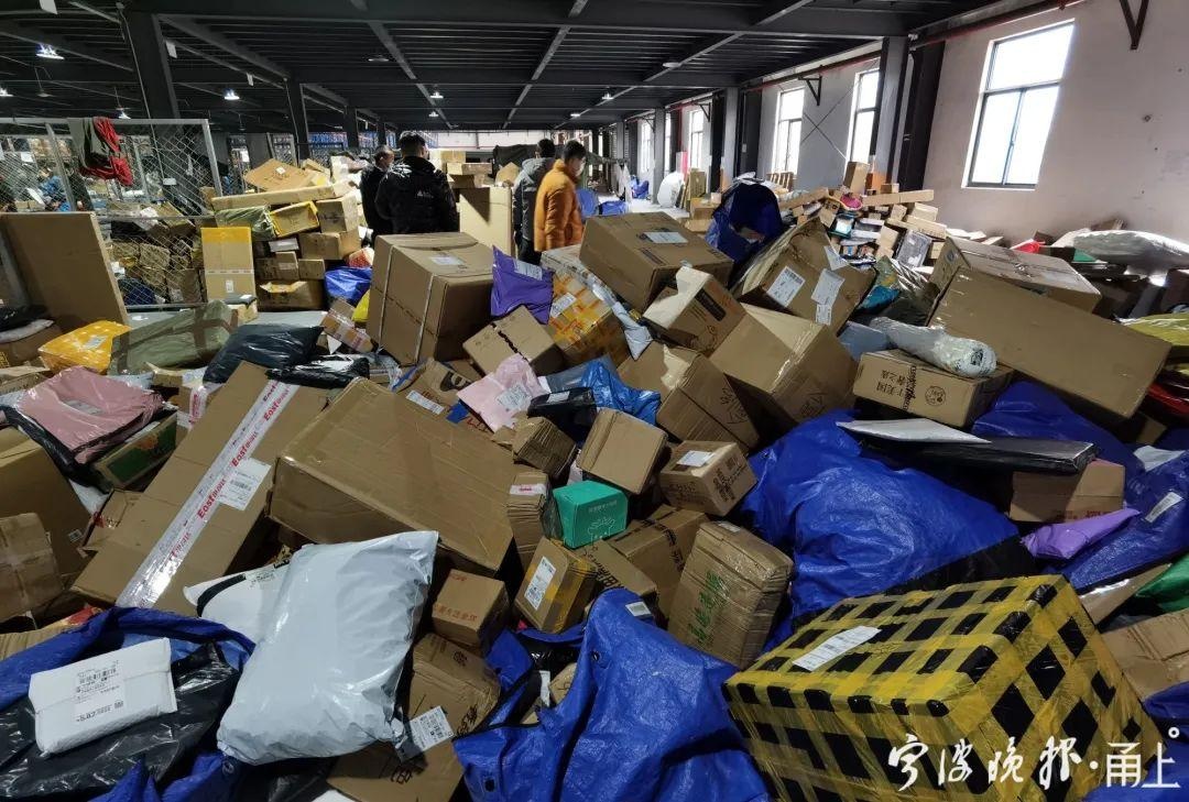 宁波这个中通站点万件快递堆成山 圆通,韵达,申通也中招
