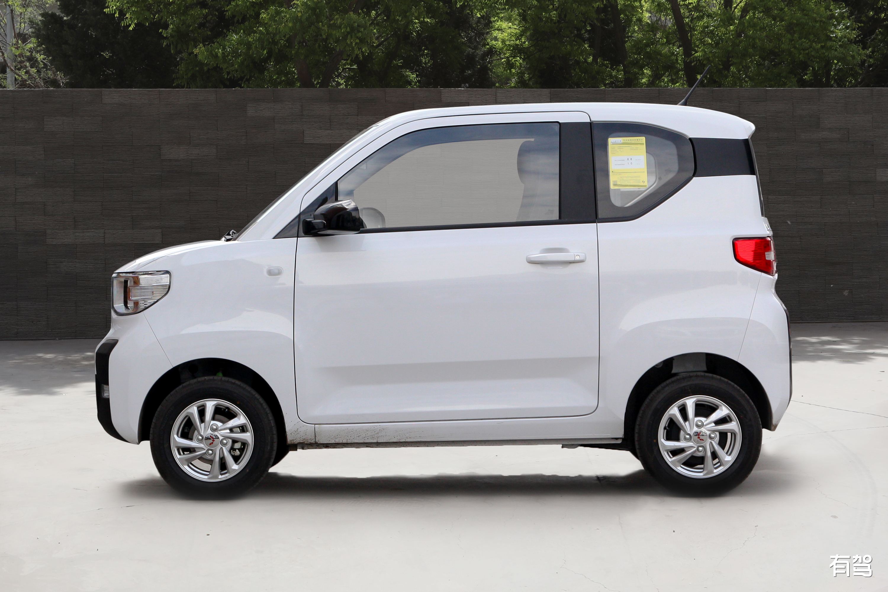 新车|2022款五菱宏光miniev价格调整,轻松款上市售3.28万元