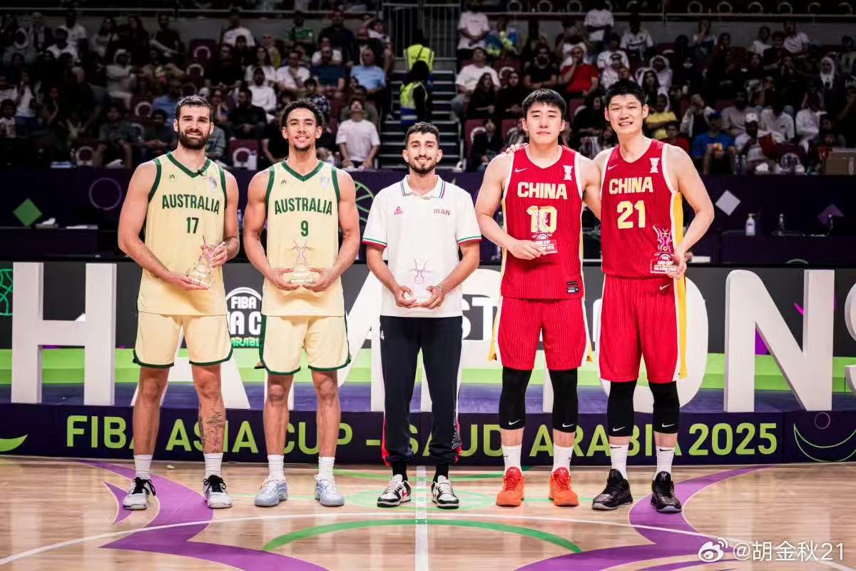中国男篮收获新人+提升自信 十年低谷注入一针强心剂_中国男篮亚洲杯决赛 惜败澳大利亚 胡明轩三分球