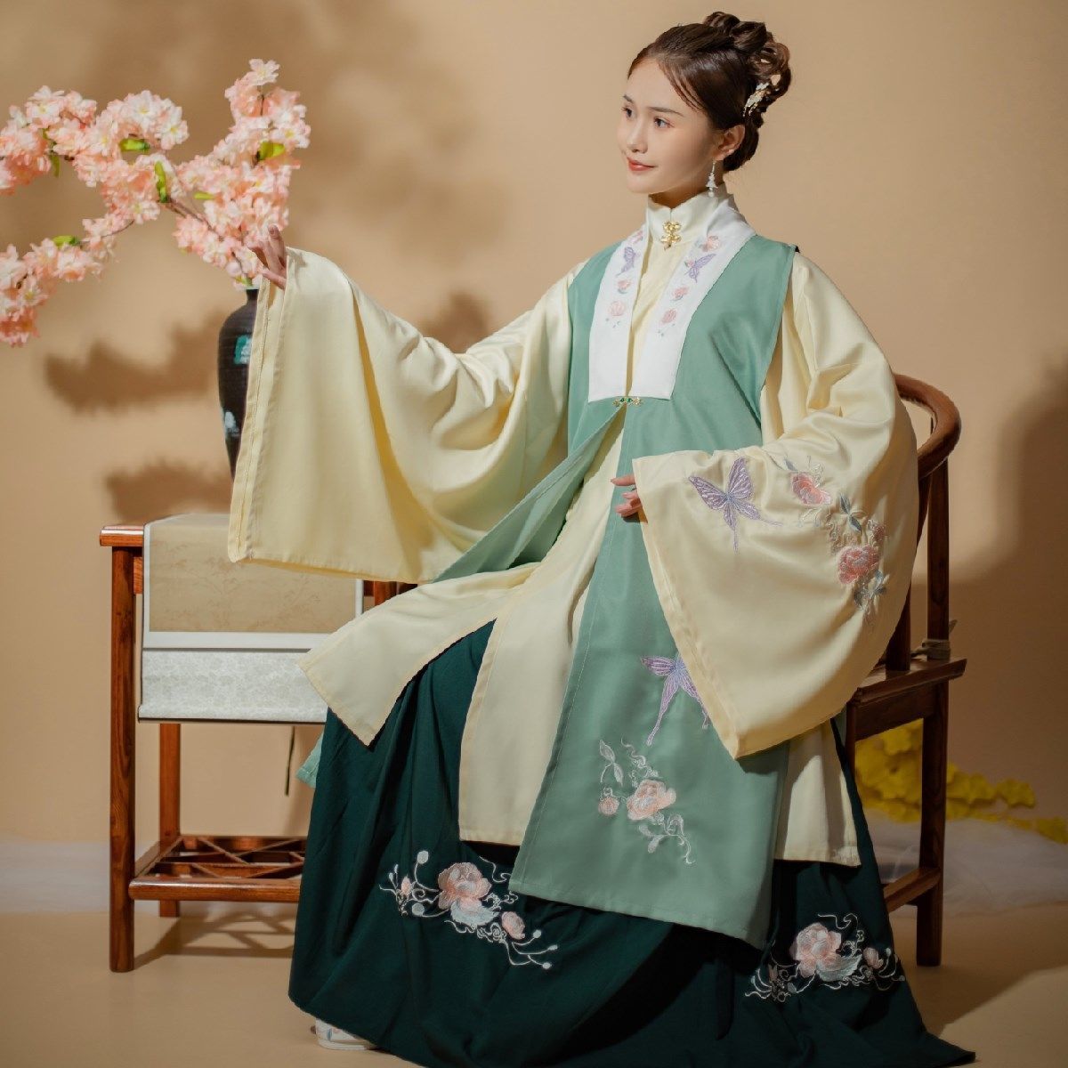 国家考古遗址公园工作人员误认汉服为和服驱逐游客