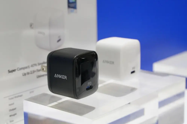 面对惊涛骇浪，企业在“出海”的船上，需寻找确定性的“锚”