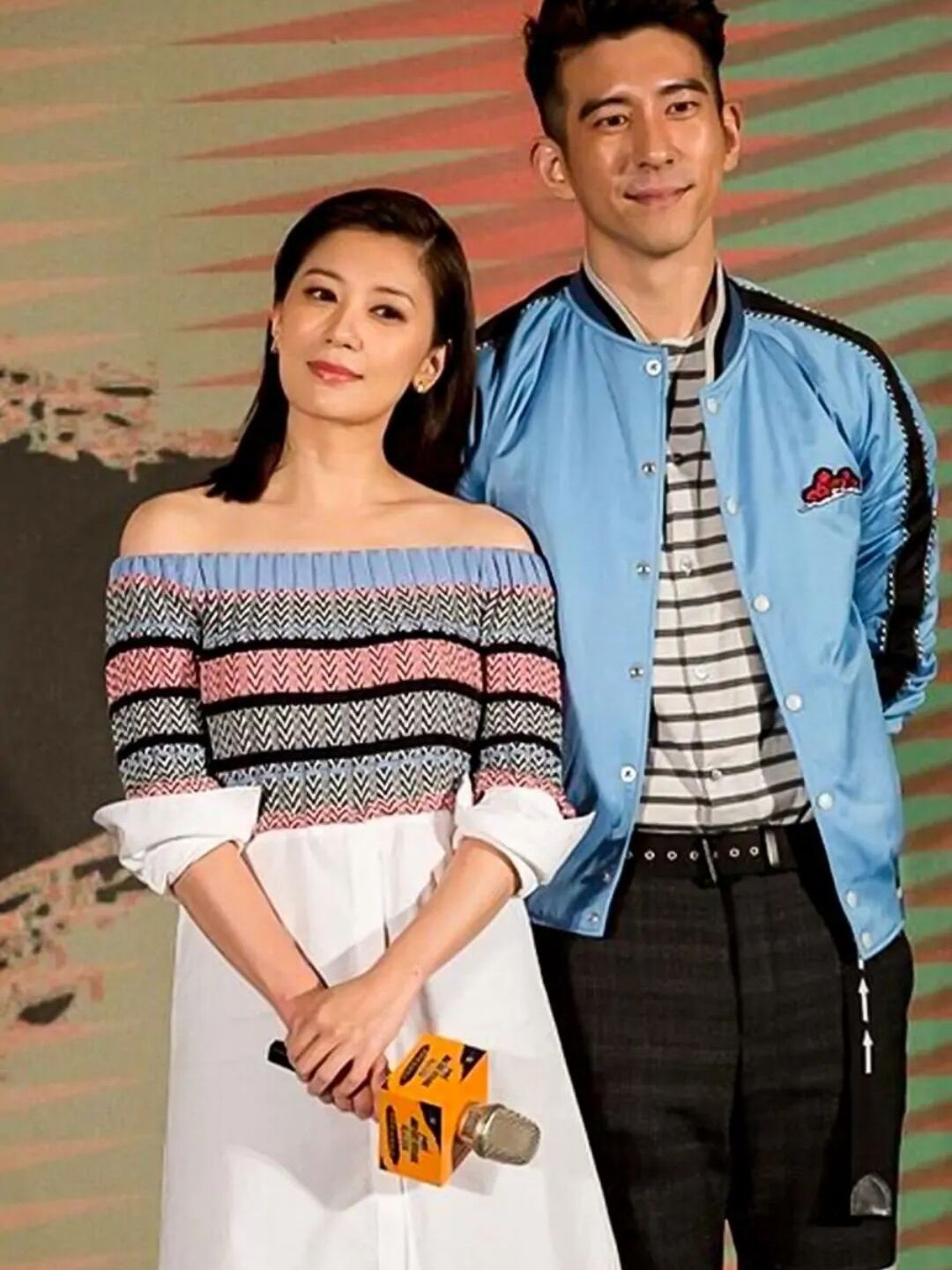 贾静雯和老公同框亮相,不穿情侣装也很"甜蜜",真让人羡慕