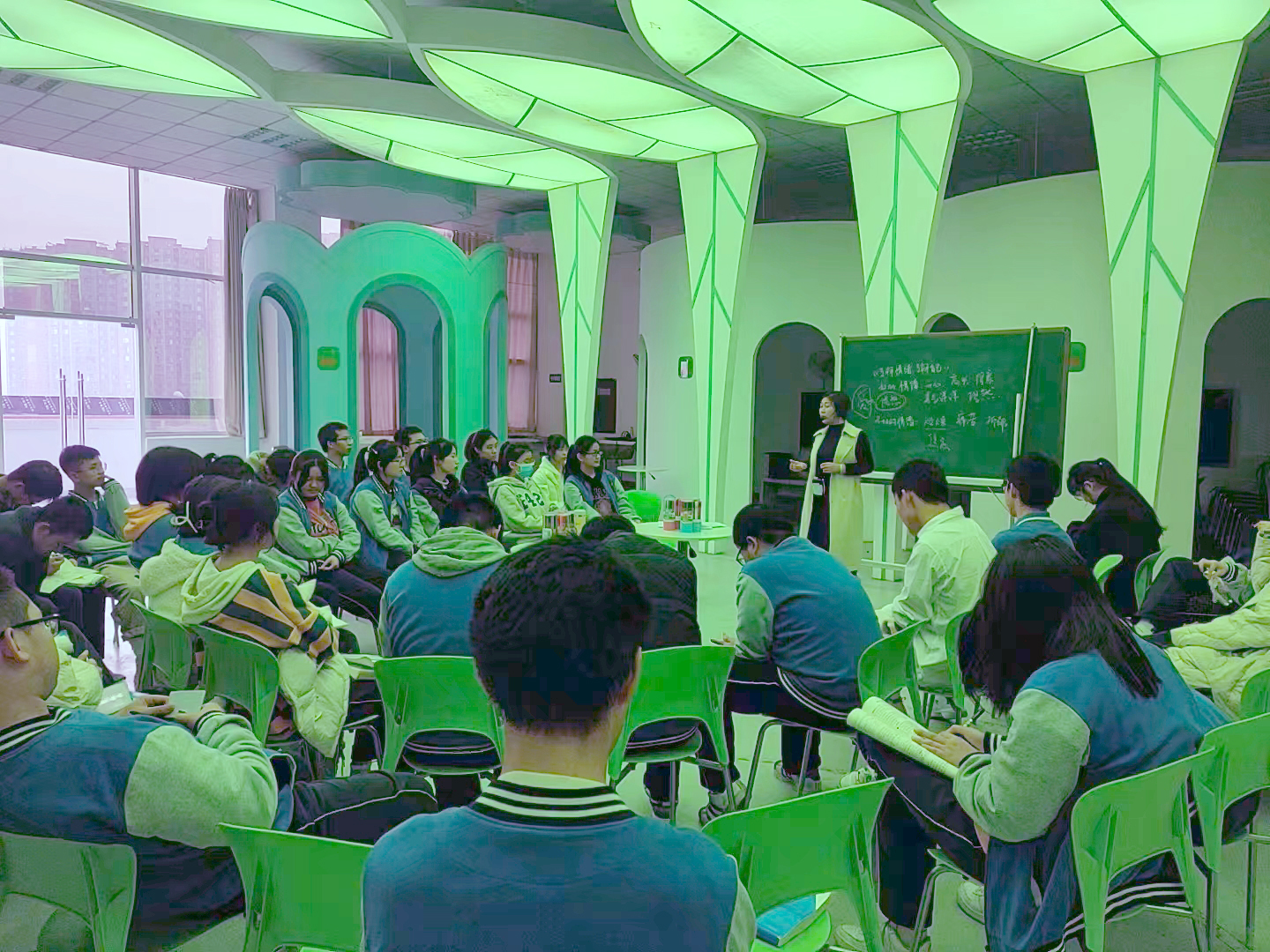 心服务"认识自己 管理情绪" 心博士赋能成都市实验中学高三学子