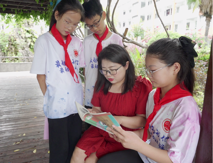 美哉!吾师 记信阳市第一实验小学教师李黎
