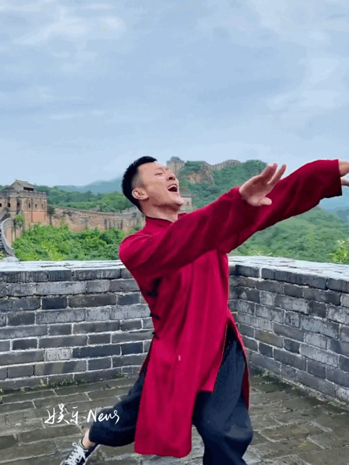 网友吐槽印小天的舞蹈太狂了,让人看了怀疑他是不是得了失心疯