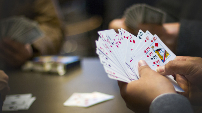 宜昌一学校将"掼蛋"定为校本课程,印制扑克道具发给师生