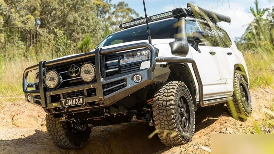 全新丰田兰德酷路泽lc300全面改装升级 新一代越野神器来了