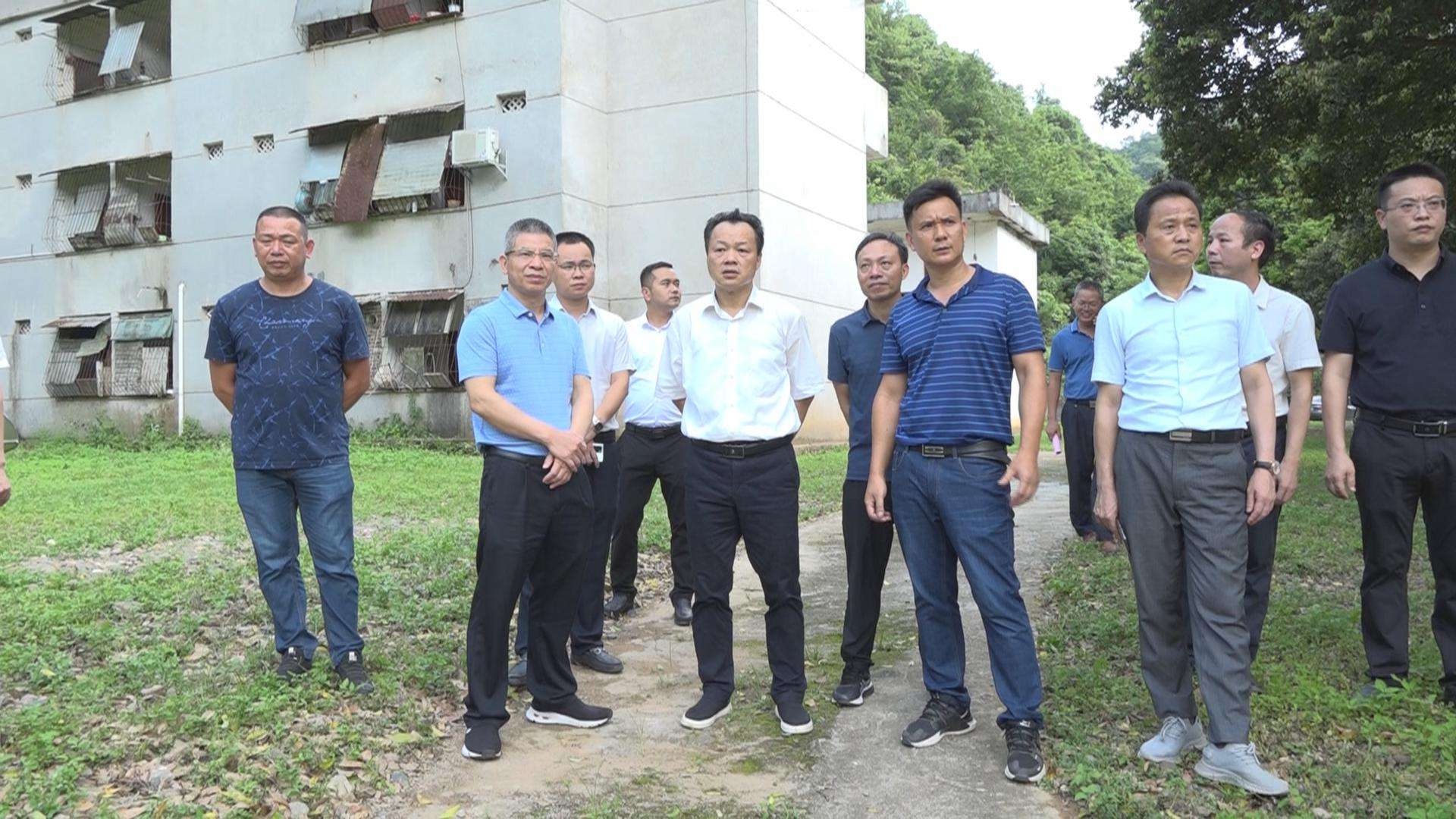 钟志坚调研地质灾害点防治和小水电退出工作