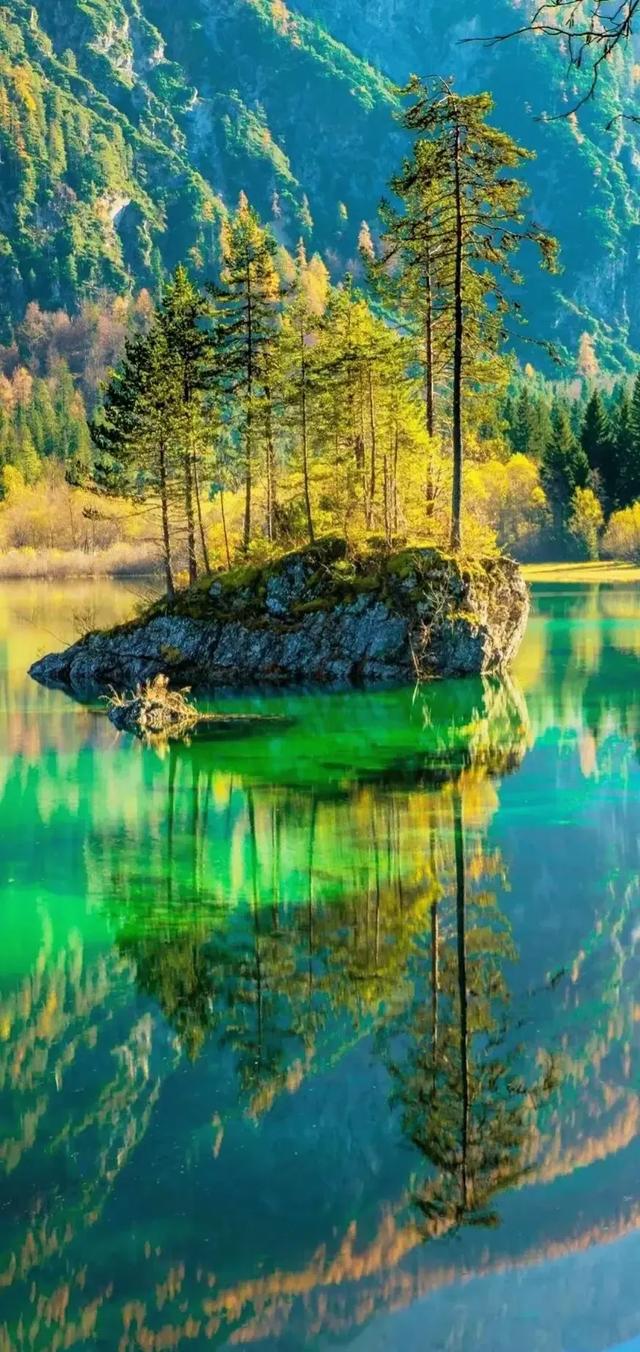 风景照的关键,可以通过使用三分法,黄金分割法等构图规则来安排画面