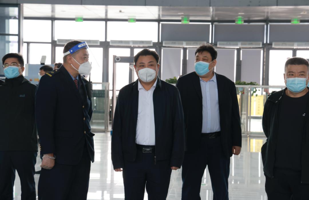 徐立峰督导疫情防控工作