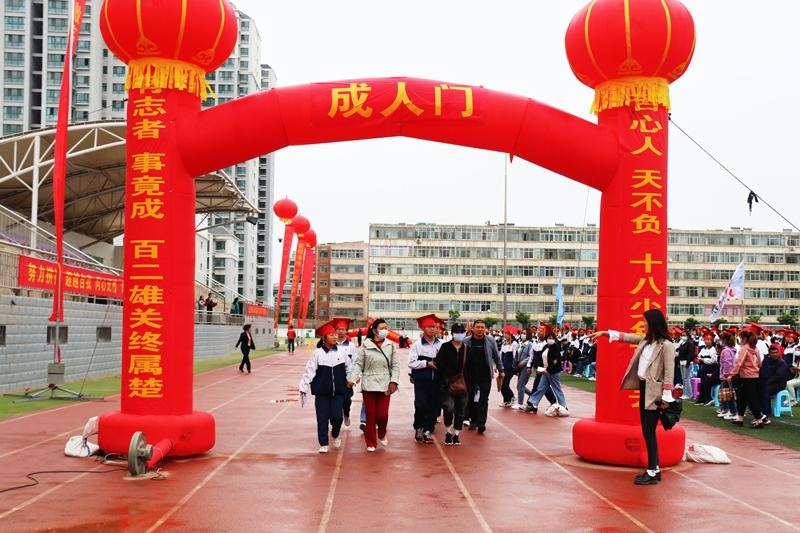 武威二中举行高二年级学生成人礼仪式