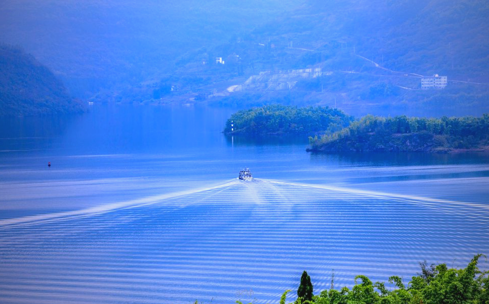 汉丰湖:宁静与人文交织的休闲胜地