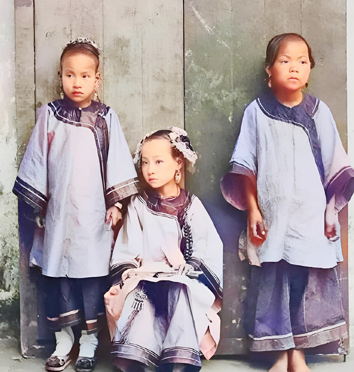 清朝末年,有一个女儿和两个丫鬟.三个人的生活水平是不一样的!