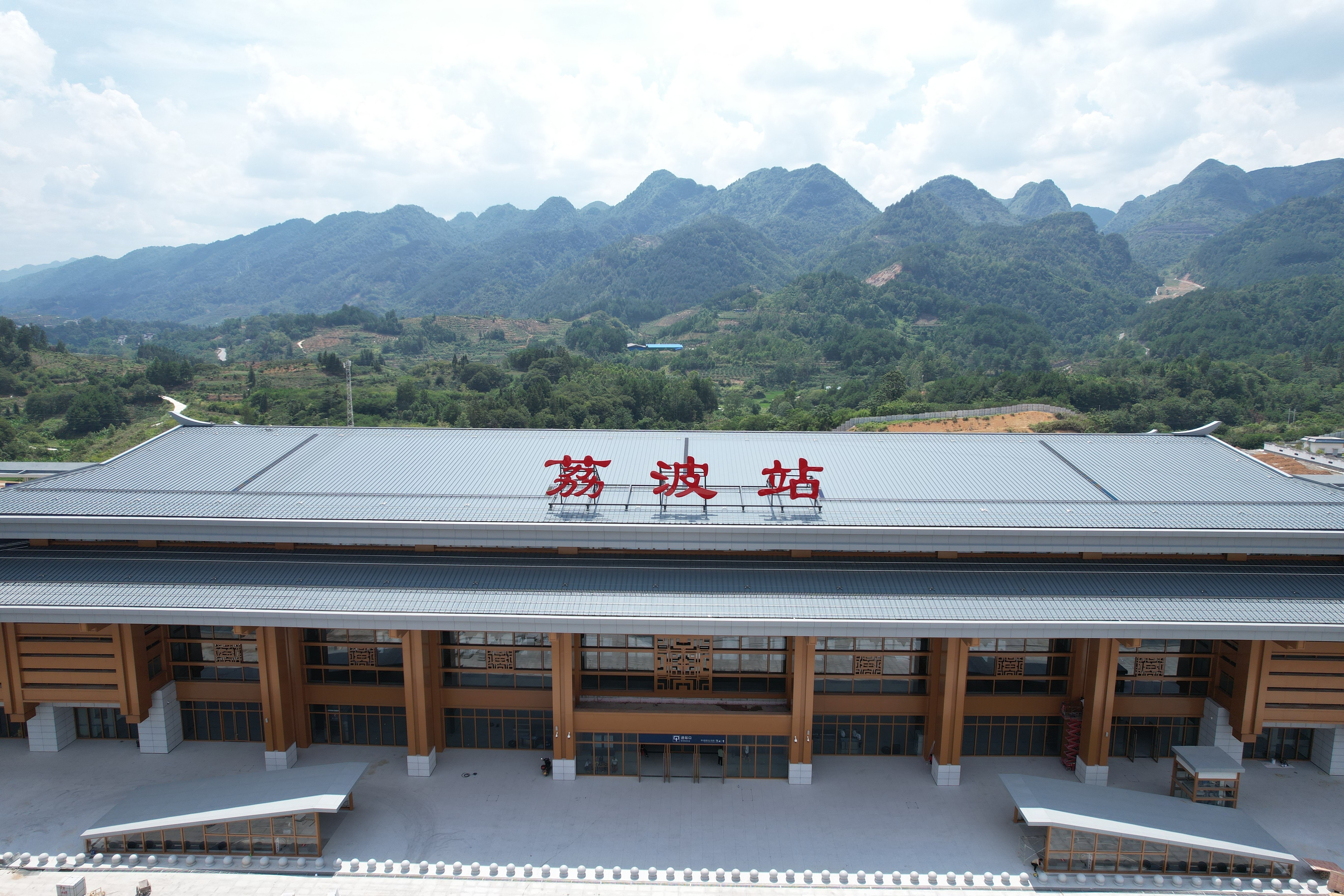 贵南高铁贵阳至荔波段8日正式开通,最快可一小时内达