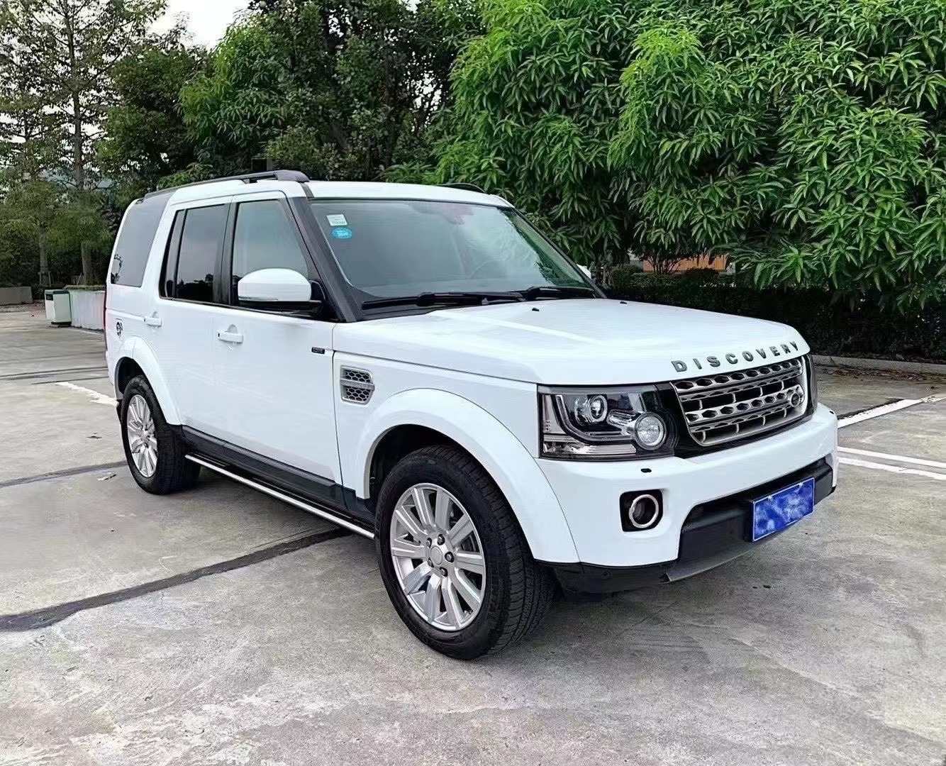 16年路虎发现4全款17.5万,方正硬朗的外观设计,彰显硬汉本色