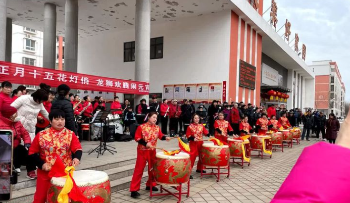 濮阳市经开区皇甫办林海社区举办元宵节汇演活动