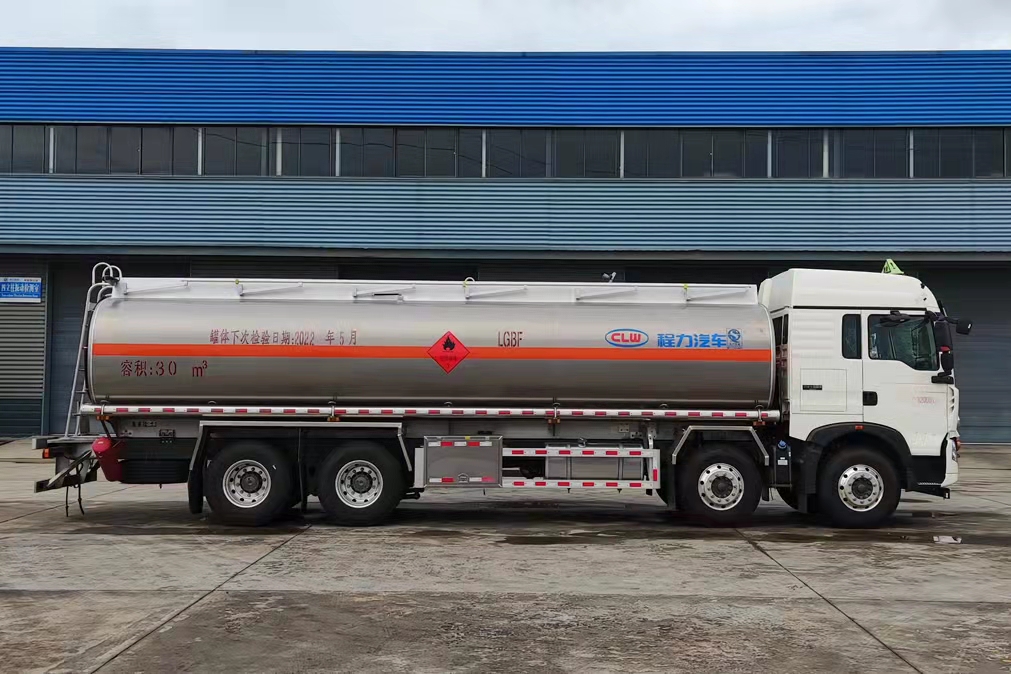 20吨油罐车 重汽油罐车 油罐车价格 图片配置