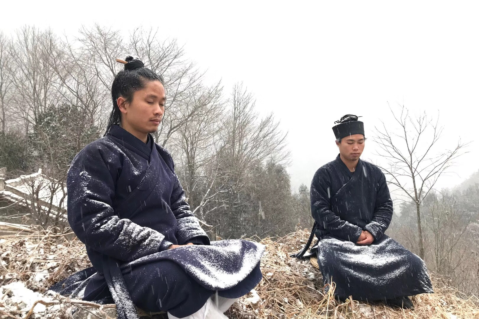 仙风道骨道士打坐图片图片