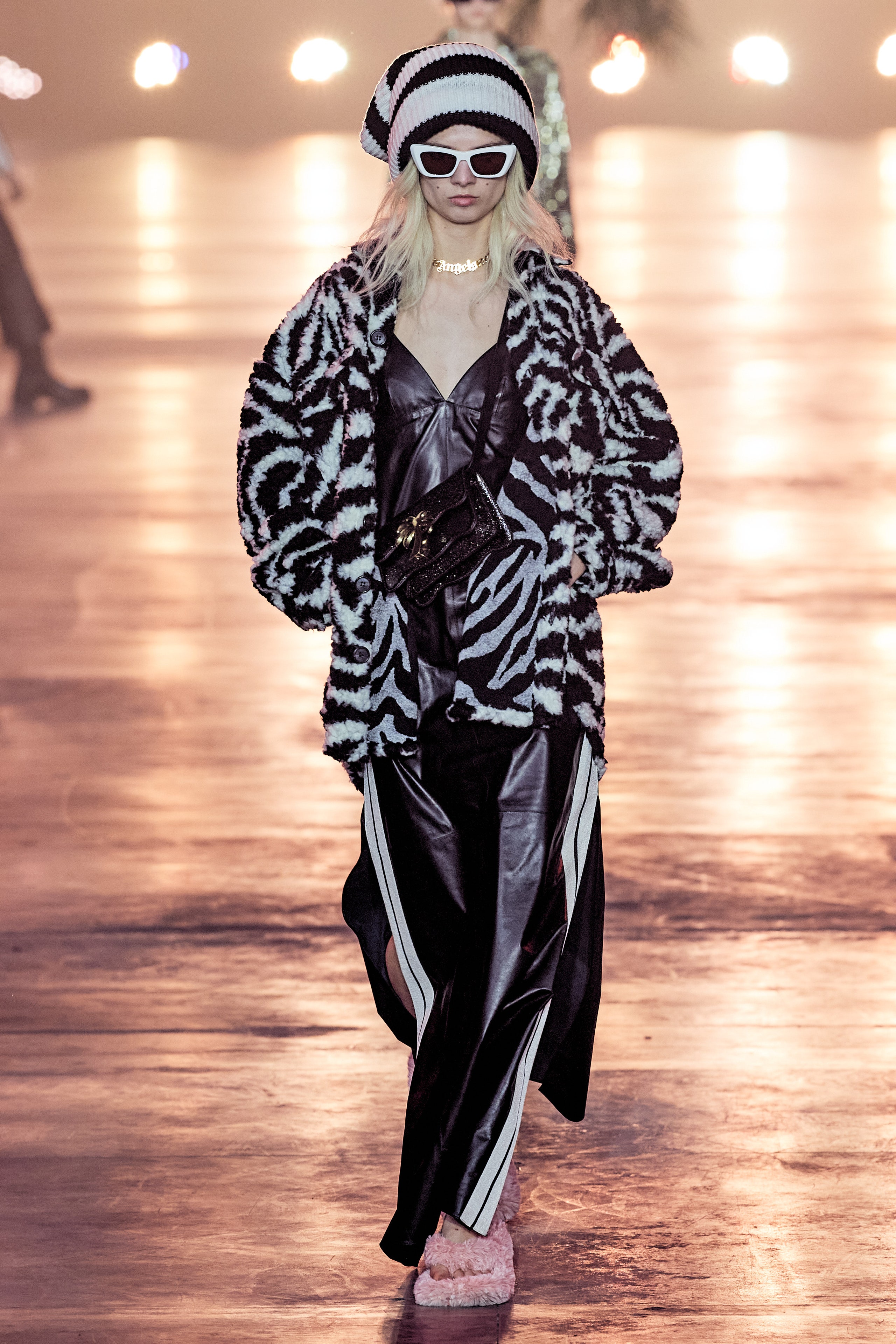 惊艳到你的潮流色,时髦又好看,2022潮流色穿搭与分析