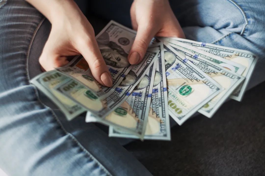 700万一个高管：大厂造车抢人，撒钱只是第一步-有驾