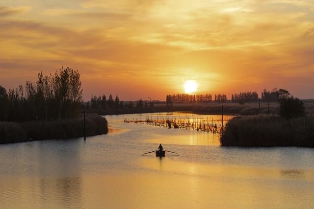 始于宋唐堤,名于清乾隆时期的白洋淀千里堤