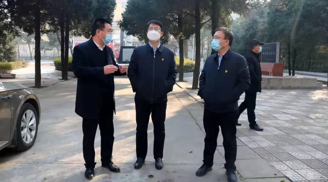 华阴市副市长李锦荣检查指导校园疫情防控及线上教学工作