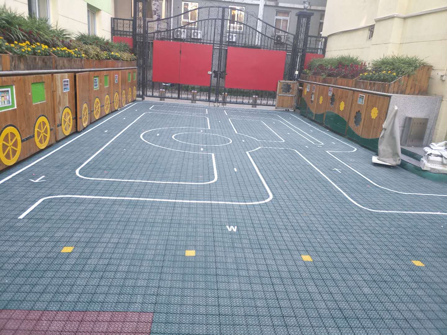 济南悬浮地板厂家生产的悬浮地板的性能如何及怎样判断品质好坏