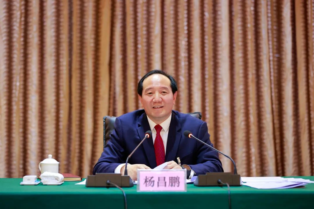 杨昌鹏参加政协安顺市第五届委员会第三次会议工商联,经济界讨论