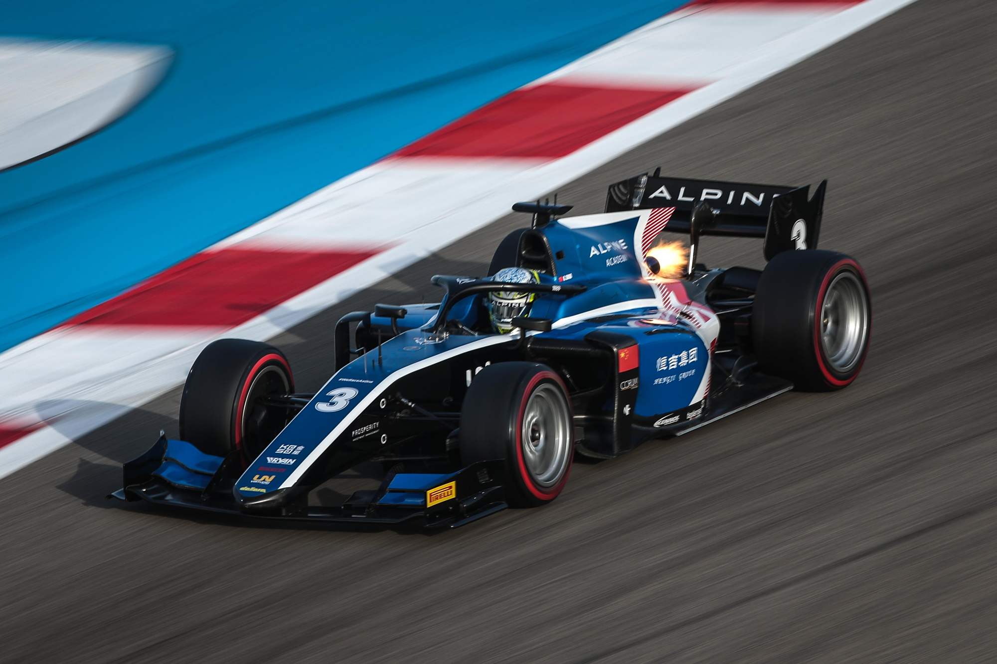 f2巴林揭幕战:周冠宇夺职业生涯首个正赛冠军