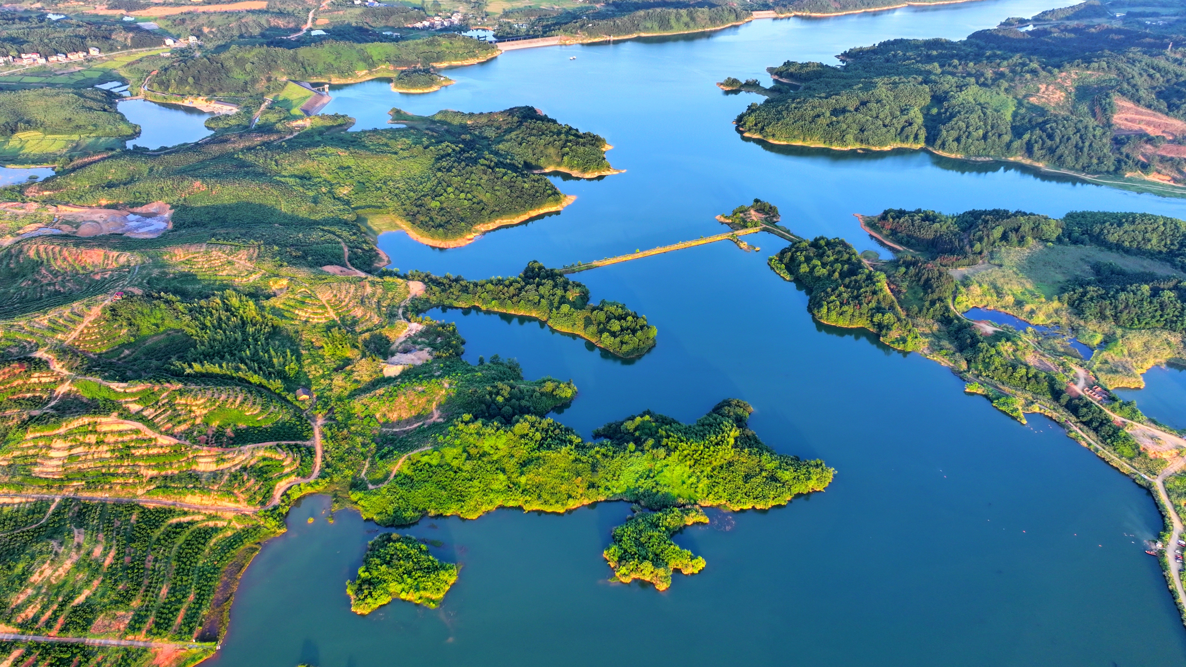 绿水青山美如画