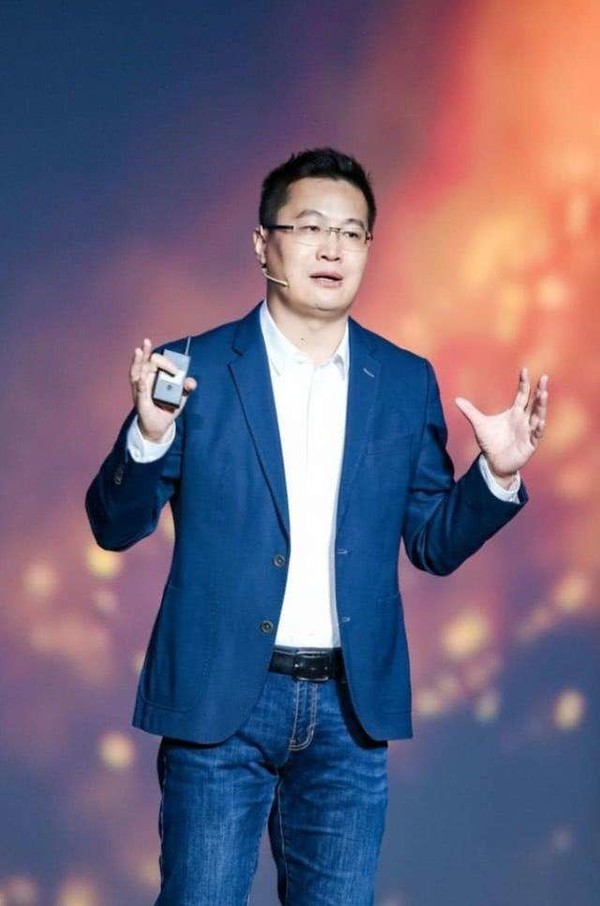 卢伟冰