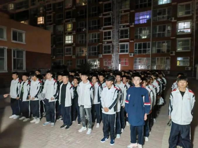 平安南皮|南皮职教中心开展住宿生夜间安全疏散演练