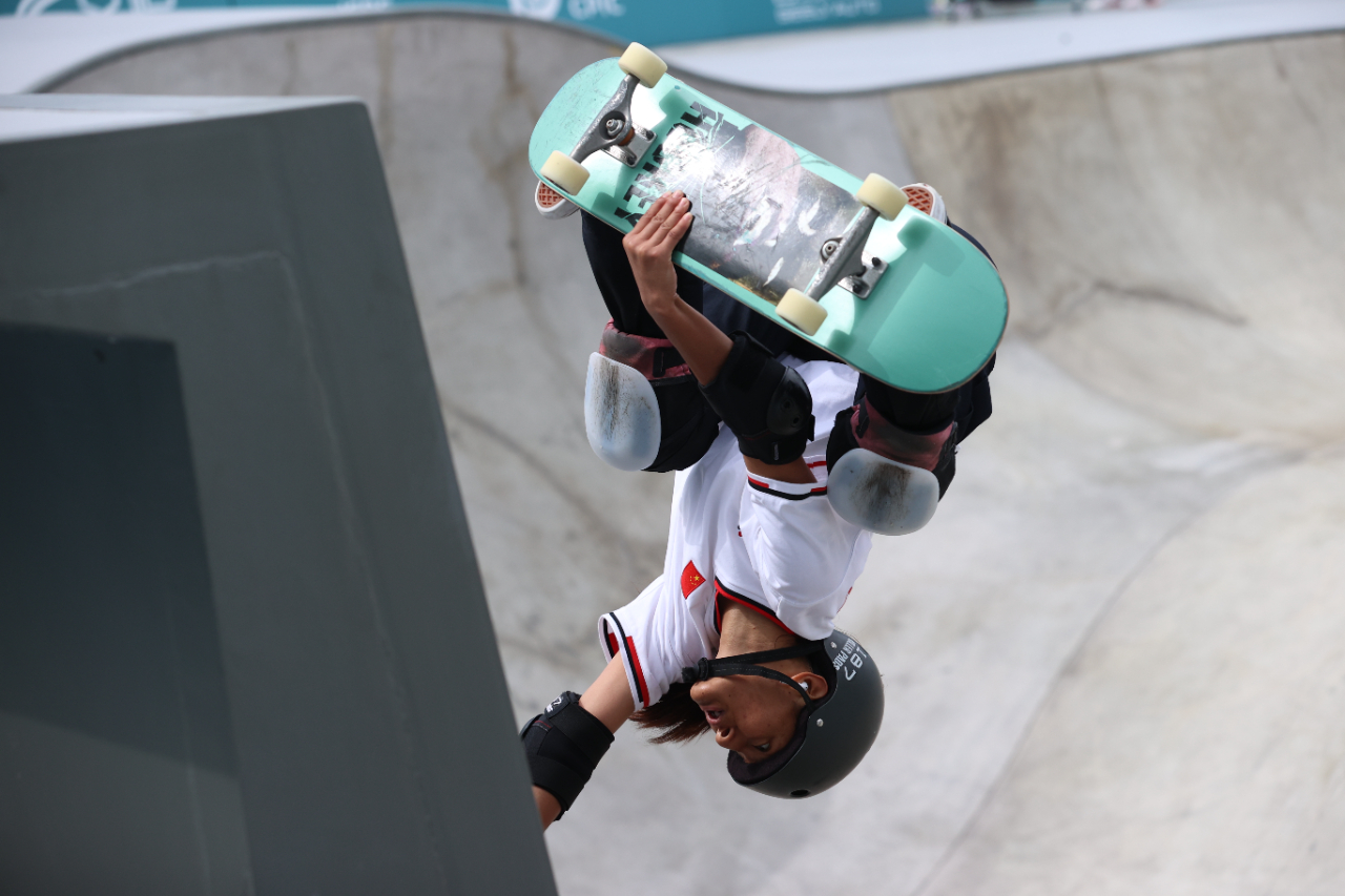 "逃离"地心引力!中国选手闪耀亚运会滑板女子碗池决赛