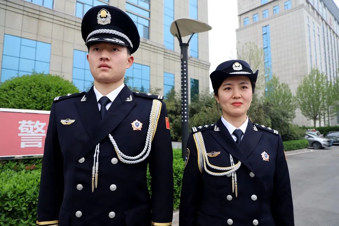 警礼服结婚图片